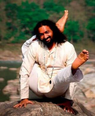 Yogi Dinesh Chander Ji (Director y Profesor Principal de Hatha Yoga)