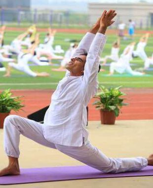 Yogi Kamal Ji (Alineación y ajuste de Hatha Yoga)