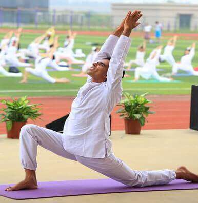 Yogi Kamal Ji (Alineación y ajuste de Hatha Yoga)